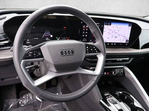 Certified 2025 Audi Q5 Premium w/ Convenience Package AWD/4WD image 14