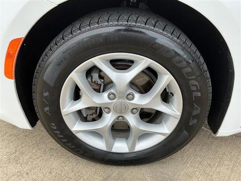 Used 2017 Chrysler Pacifica Touring-L w/ Tire & Wheel Group image 20