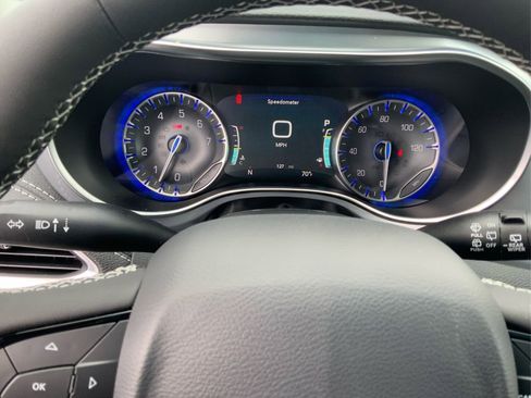 New 2026 Chrysler Pacifica Limited w/ S Appearance Package image 14