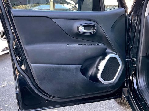 Used 2021 Jeep Renegade Sport image 22