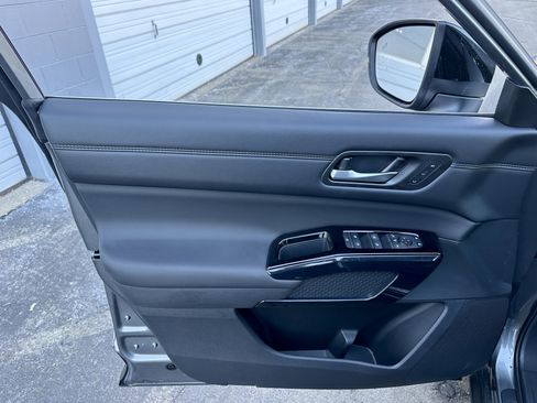 New 2026 Nissan Pathfinder Platinum image 28