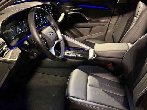 Certified 2025 Audi Q5 Premium w/ Convenience Package image 5