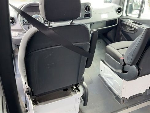 Used 2019 Mercedes-Benz Sprinter 170 image 24