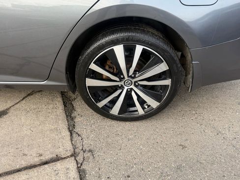 Used 2020 Nissan Altima 2.5 SR w/ Premium Package image 9