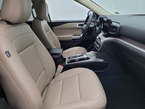 Used 2023 Ford Explorer XLT w/ Equipment Group 202A image 21