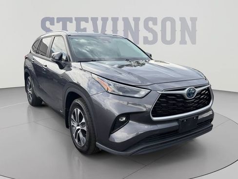 Used 2023 Toyota Highlander XLE AWD/4WD image 7