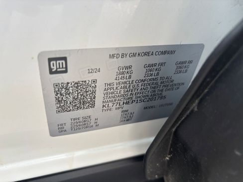 Used 2025 Chevrolet Trax LT FWD image 28