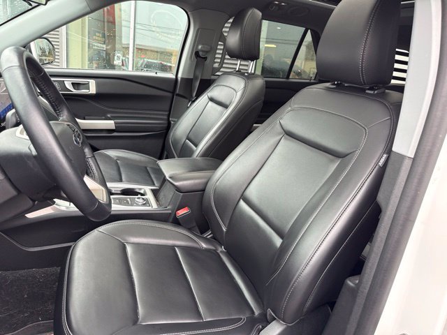 Used 2023 Ford Explorer XLT w/ Equipment Group 202A AWD/4WD image 12