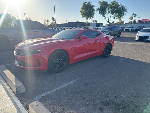 Used 2021 Chevrolet Camaro LT w/ Technology Package RWD image 2