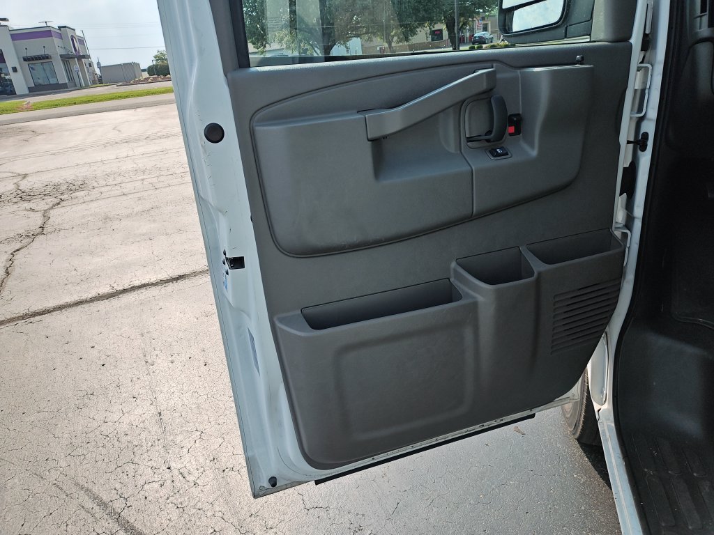 Used 2025 Chevrolet Express 3500 LT w/ LT Preferred Equipment Group RWD image 12