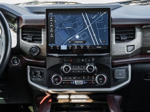 Used 2023 Ford Expedition Max Limited image 25