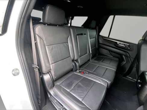 Used 2025 Chevrolet Tahoe LT AWD/4WD image 17