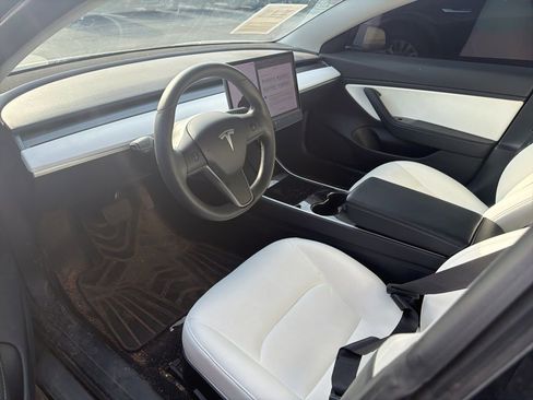 Used 2020 Tesla Model 3 Standard Range Plus image 10