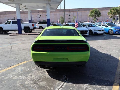 Used 2015 Dodge Challenger R/T Scat Pack w/ Leather Interior Group RWD image 4