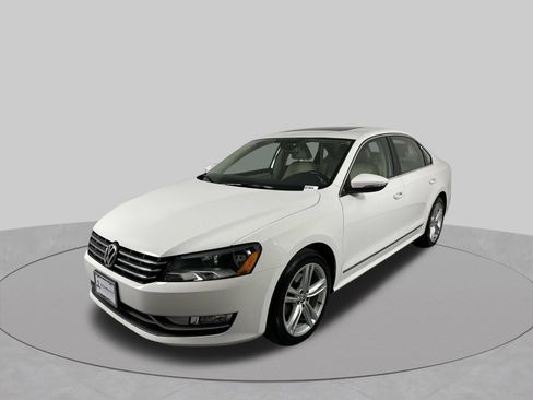 Used 2012 Volkswagen Passat TDI SE FWD image 22