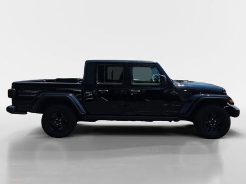 Used 2021 Jeep Gladiator Sport AWD/4WD image 3