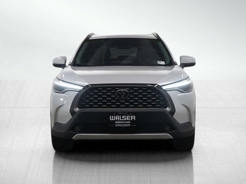 Used 2022 Toyota Corolla Cross XLE image 8