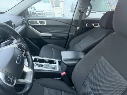 Certified 2023 Ford Explorer XLT w/ Class IV Trailer Tow Package image 3