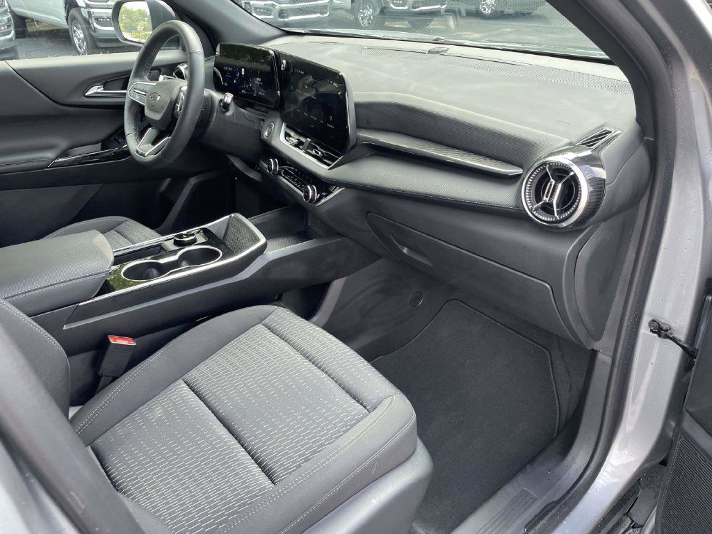 Used 2026 Chevrolet Equinox LT w/ Midnight Edition FWD image 14