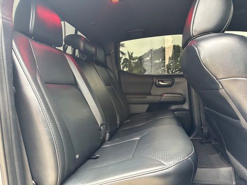 Used 2018 Toyota Tacoma TRD Sport AWD/4WD image 12