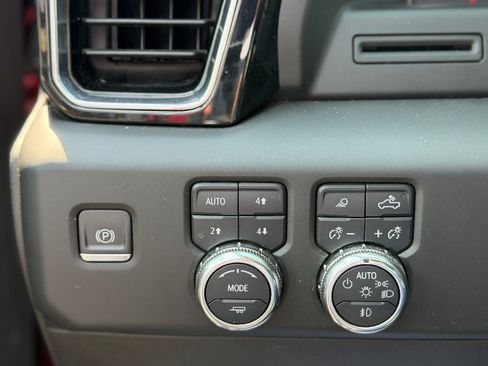 Used 2022 GMC Sierra 1500 Denali AWD/4WD image 6