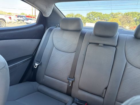 Used 2013 Hyundai Elantra GLS w/ Preferred Pkg image 28