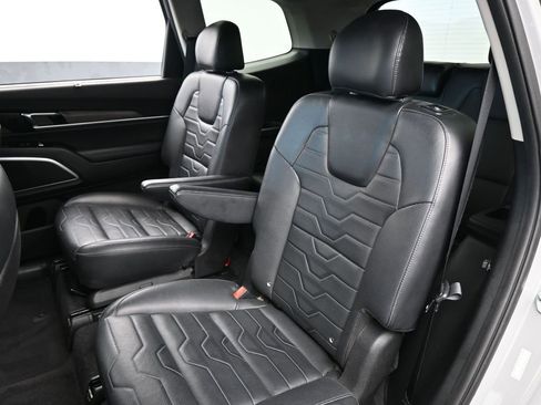 Used 2022 Kia Telluride SX w/ SX Prestige Package image 40