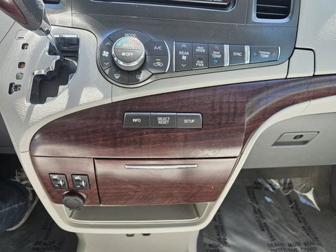 Used 2013 Toyota Sienna XLE AWD/4WD image 19