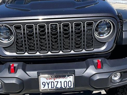 Certified 2025 Jeep Wrangler Unlimited Rubicon w/ Convenience Group image 29