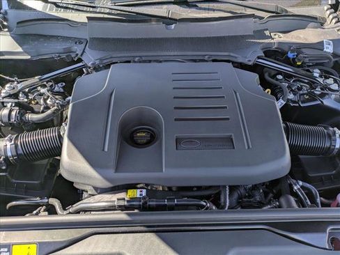 New 2025 Land Rover Discovery Dynamic SE image 18