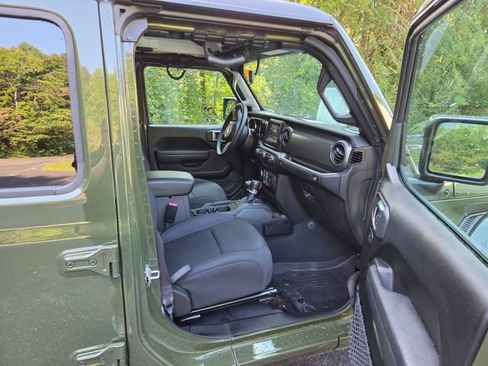 Used 2023 Jeep Gladiator Mojave AWD/4WD image 23