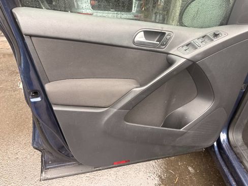 Used 2012 Volkswagen Tiguan S image 11