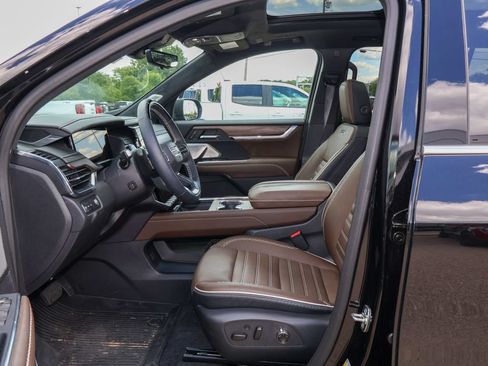 New 2026 GMC Acadia Denali Ultimate w/ LPO, Floor Liner Package FWD image 8