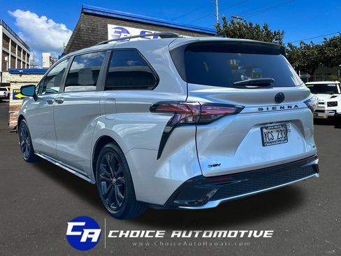 Used 2025 Toyota Sienna XSE FWD image 5
