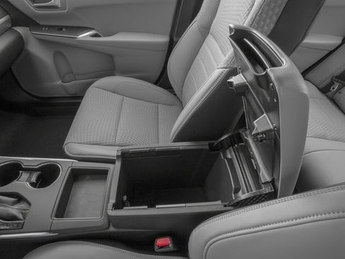 Used 2017 Toyota Camry XSE image 19