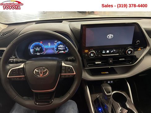 Used 2024 Toyota Highlander Platinum image 12