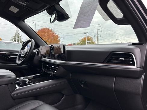 Used 2025 Chevrolet Tahoe Z71 image 40