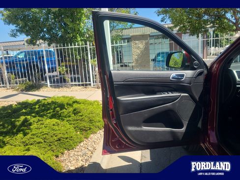 Used 2018 Jeep Grand Cherokee Altitude AWD/4WD image 13