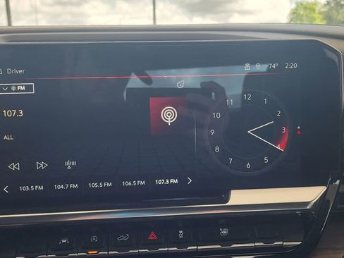 Used 2025 GMC Sierra 1500 SLT AWD/4WD image 32