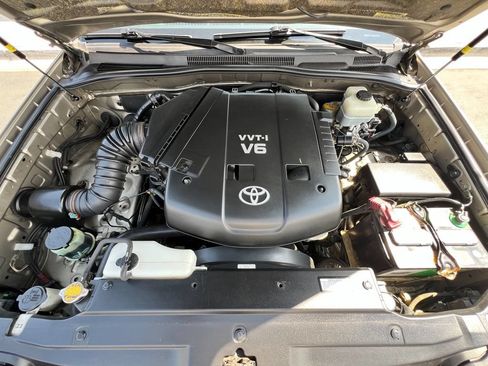 Used 2006 Toyota 4Runner SR5 AWD/4WD image 10