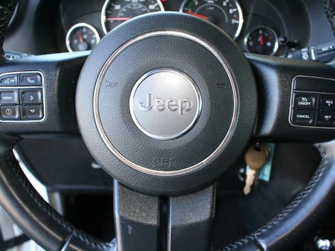 Used 2018 Jeep Wrangler Unlimited Sport w/ Connectivity Group image 15