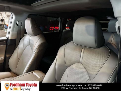 Used 2021 Toyota Highlander Limited AWD/4WD image 19