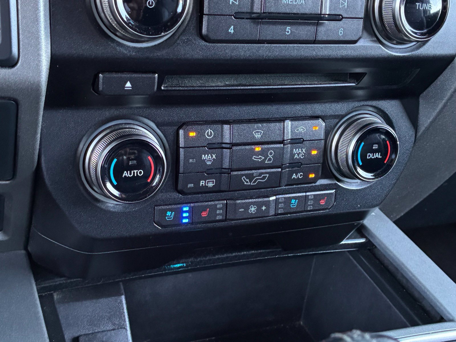 Used 2018 Ford F150 Raptor w/ Equipment Group 802A Luxury AWD/4WD image 24