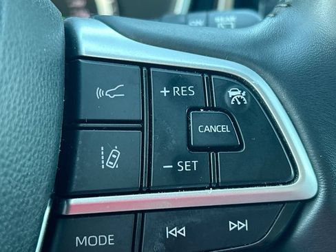 Used 2023 Toyota Highlander XLE AWD/4WD image 18