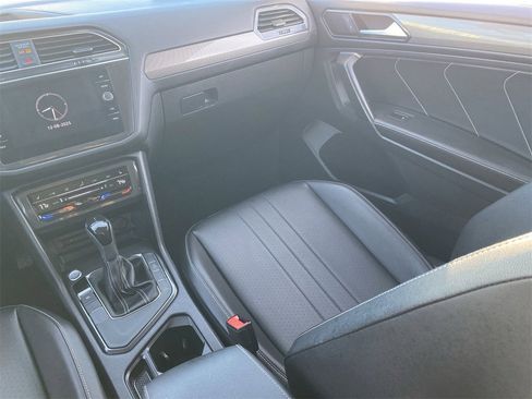 Used 2022 Volkswagen Tiguan SE image 13