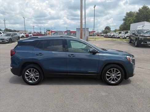 Used 2024 GMC Terrain SLT AWD/4WD image 7