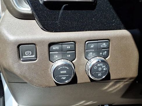 Used 2024 GMC Sierra 2500 SLT w/ SLT Premium Package AWD/4WD image 17