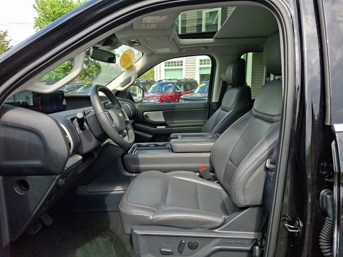 Certified 2025 Ford Expedition Active AWD/4WD image 15