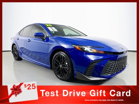 Used 2025 Toyota Camry SE w/ Convenience Package FWD image 1