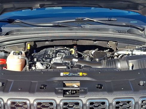 Used 2023 Jeep Grand Cherokee L Laredo image 28